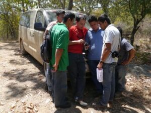 Rangers learn how to use GPS. © IUCN NL.