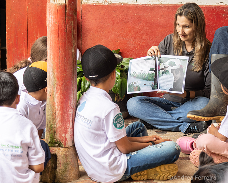 Fundación Guanacas has prodcued an illustrated children’s book on the different species in the cloud forest, which is being shown to local school children in this image