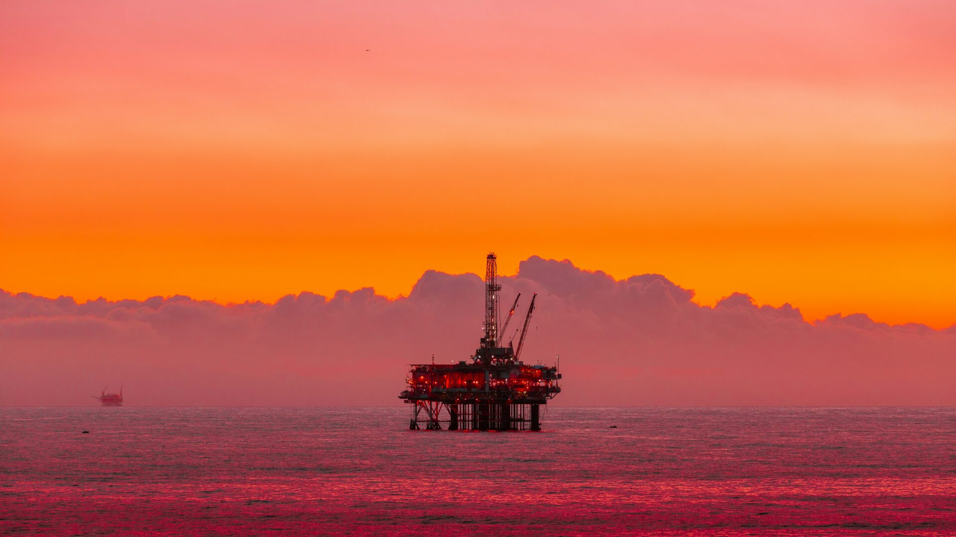 Photo of an oil rig at sunset. Credit: Arvind Vallabh/Unsplash 