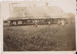 A sepia photograph of Gallon Jug school in 1948