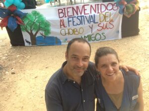 A photograph of primate researchers Andrés Link and Gabriela de Luna