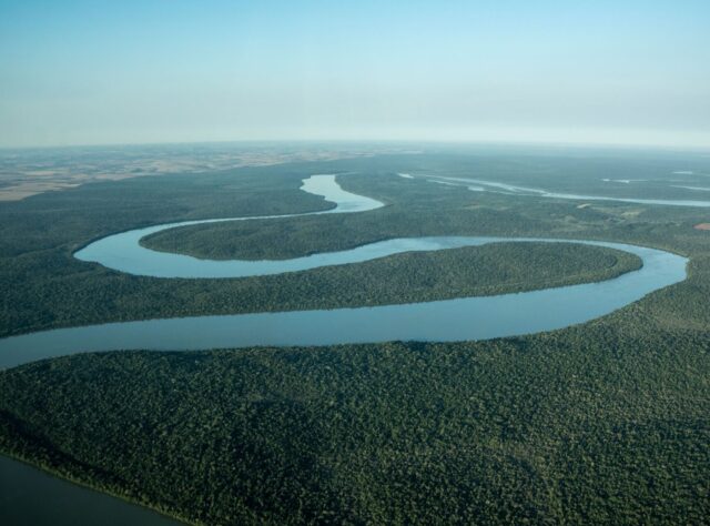 An aerial shot of the Iguazú River with big meanders.