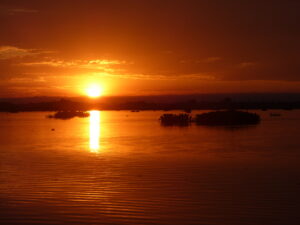 The sun sets over the Barbacoas lake